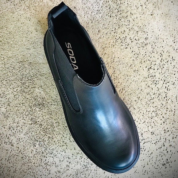 Soda Reeve Black Platform Chelsea Elastic Bootie - Picture 6 of 6